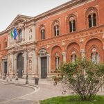 Nell'immagine la facciata dell'Università Statale di Milano, in corredo al pezzo sull'aumento della platea dei beneficiari delle borse di studio da parte di Regione Lombardia