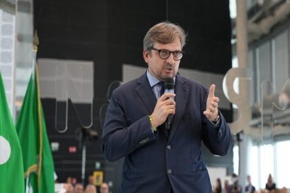 Assessore Guido Guidesi durante un suo intervento. Immagine utilizzata per articolo Bergamo nuova Zis per meccatronica