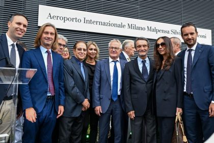 Foto di gruppo Aeroporto Milano Malpensa Silvio Berlusconi