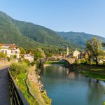 Miglioramento in Lombardia sul fronte della situazione idrica, nella foto il fiume Oglio a Darfo Boario (foto Shutterstock / Roaming Pictures)