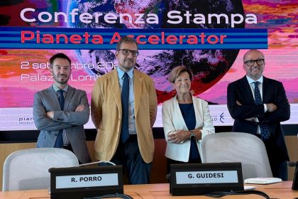 I relatori della conferenza stampa di Pianeta Accelerator a Palazzo Lombardia, il progetto per aiutare startup lombarde. Da sinistra, Porro, Guidesi, Sorlini, Capitanio