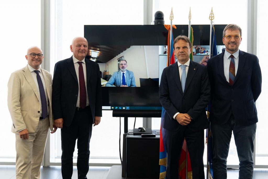 La costituzione della Cabina di Regia arriva dopo l’incontro del 30 giugno a Milano tra gli assessori allo Sviluppo economico delle cinque Regioni del Nord: Andrea Tronzano (Piemonte), Vincenzo Colla (Regione Emilia-Romagna), Alessio Piana (Liguria), Guido Guidesi (Lombardia) e Massimo Bitonci (Veneto), quest'ultimo in video collegamento.