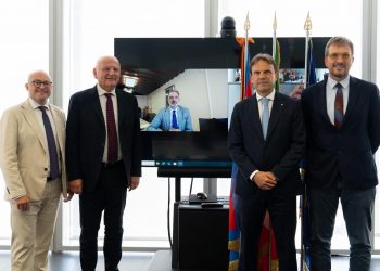 La costituzione della Cabina di Regia arriva dopo l’incontro del 30 giugno a Milano tra gli assessori allo Sviluppo economico delle cinque Regioni del Nord: Andrea Tronzano (Piemonte), Vincenzo Colla (Regione Emilia-Romagna), Alessio Piana (Liguria), Guido Guidesi (Lombardia) e Massimo Bitonci (Veneto), quest'ultimo in video collegamento.