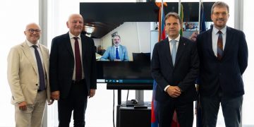La costituzione della Cabina di Regia arriva dopo l’incontro del 30 giugno a Milano tra gli assessori allo Sviluppo economico delle cinque Regioni del Nord: Andrea Tronzano (Piemonte), Vincenzo Colla (Regione Emilia-Romagna), Alessio Piana (Liguria), Guido Guidesi (Lombardia) e Massimo Bitonci (Veneto), quest'ultimo in video collegamento.