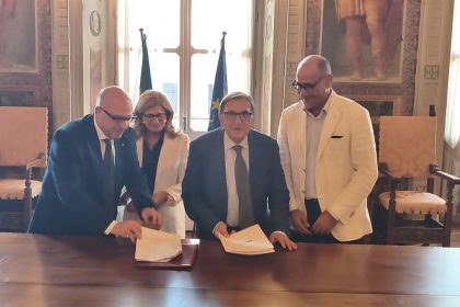 In foto l’assessore regionale alla Sicurezza Romano La Russa in occasione della firma dell'accordo di Stazioni Sicure a Bergamo e Seriate