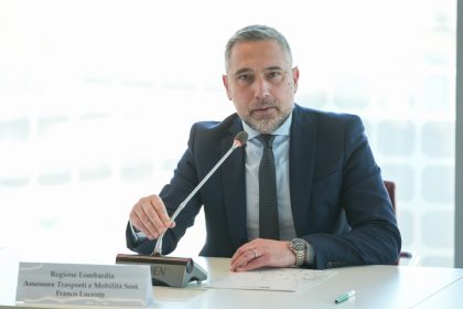 Assessore Lucente durante un suo intervento. Foto utilizzata per articolo potenziamento rete Ferrovienord