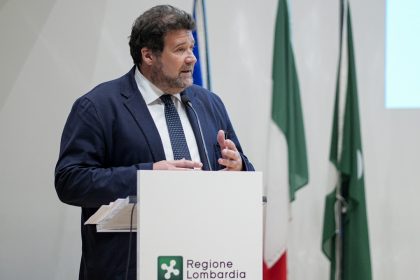 Giorgio Maione, assessore all'Ambiente e Clima di Regione Lombardia durante un suo intervento sul bando educazione e sostenibilità ambientale.