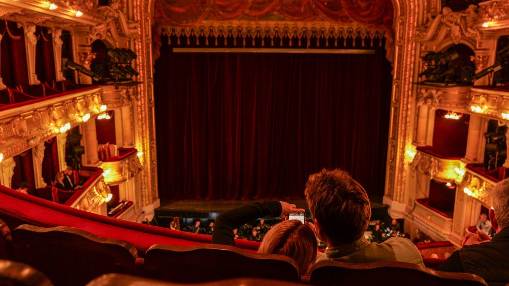 L'assessore Caruso ha presentato la stagione 2026/2027 di OperaLombardia nei teatri di Bergamo, Brescia, Como, Cremona e Pavia