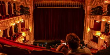 L'assessore Caruso ha presentato la stagione 2026/2027 di OperaLombardia nei teatri di Bergamo, Brescia, Como, Cremona e Pavia