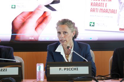 In foto il sottosegretario allo Sport Picchi in occasione della conferenza stampa di presentazione del progetto che prevede lezioni gratuite di autodifesa per le donne