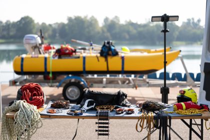 In foto i mezzi di protezione civile