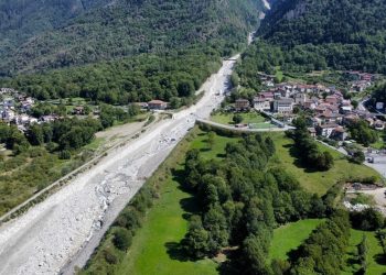 Una veduta aerea di Sonico dopo il maltempo di agosto