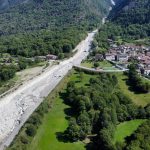 La veduta dall'alto del ponte di Sonico crollato dopo il maltempo in Valcamonica