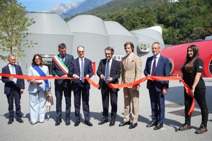 Taglio del nastro per il nuovo stabilimento della Moto Guzzi a Mandello del Lario