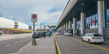Dalla Lombardia un nuovo bando per il rinnovo della flotta dei Taxi (foto Rotenberg / Shutterstock)