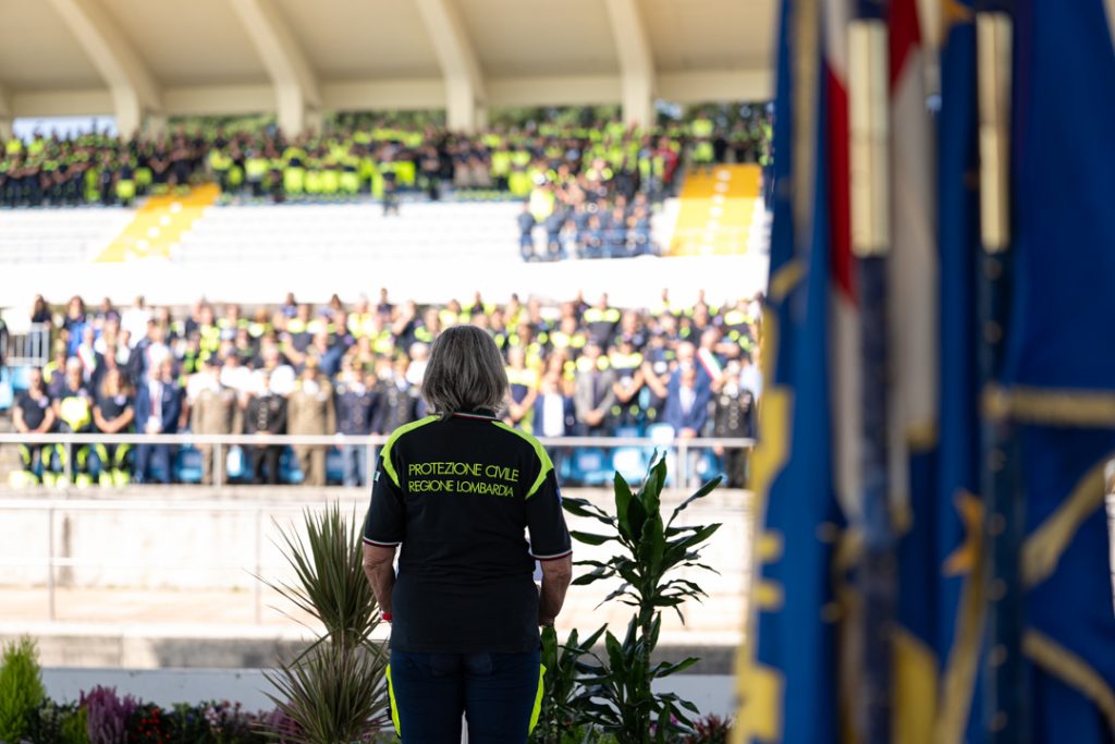 In foto una volontaria di Protezione civile: in occasione della ricorrenza di San Pio si celebra la Giornata di ringraziamento