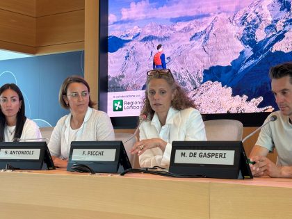 Il sottosegretario Picchi durante il suo intervento alla conferenza Ortles Haute Route Trail 2026