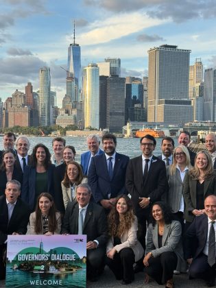 L'assessore all'Ambiente e Clima di Regione Lombardia Giorgio Maione con gli altri rappresentanti istituzionali alla Climate week 2026