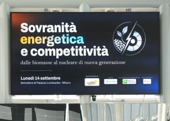 Il ledwall del convegno a Palazzo Lombardia su energia e sovranità energetica in cui è intervenuto il presidente Fontana
