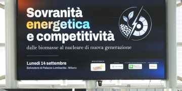 Il ledwall del convegno a Palazzo Lombardia su energia e sovranità energetica in cui è intervenuto il presidente Fontana