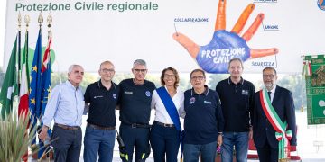 In foto l'assessore regionale alla Sicurezza e Protezione civile Romano La Russa nel corso della premiazione alla Giornata della protezione civile regionale