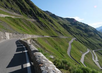 foto generica passo stelvio per dare idea del comunicato su resentazione a bormio dei risultati progetto arc per mobilità sostenibile tra italia e svizzera