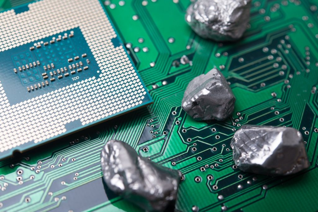 foto generica materie prime critiche e chip per dre idea dell'accordo regione università di pavia su raee