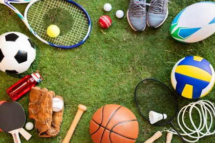 In foto un insieme di oggetti sportivi: il nuovo bando per le associazioni sportive vale 3,3 milioni di euro