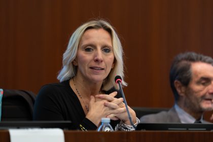 Assessore Terzi durante un intervento. Foto utilizzata per articolo potenziamento rete Ferrovienord