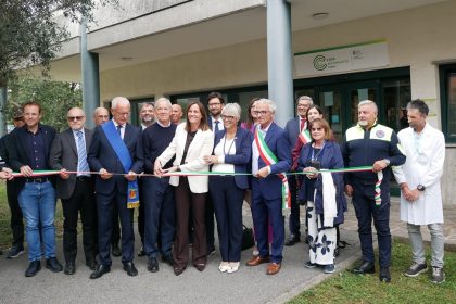 In foto l’assessore regionale al Welfare Guido Bertolaso all’inaugurazione di Case e Ospedali di Comunità nella bergamasca, qui a Zanica