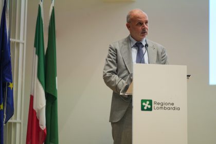 In foto il ministro Schillaci a Palazzo Lombardia per la presentazione del progetto Sinapsi