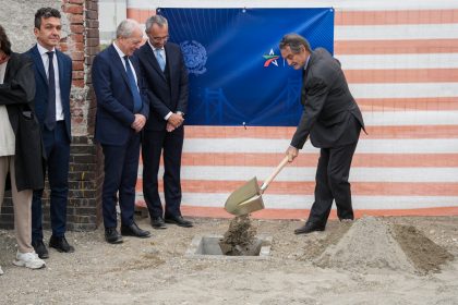 Via ufficiale al cantiere del Bosco della Musica. Regione Lombardia protagonista dell'intervento di rigenerazione del Conservatorio. In foto il presidente di Regione Lombardia Attilio Fontana dà il via ai lavori con il primo colpo di pala .