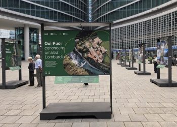 Nella piazza del Palazzo della Giunta la mostra fotografica sulle Aree Interne della Lombardia