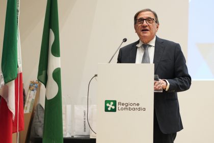 Assessore La Russa durante un suo intervento; immagine utilizzata in occasione dell'articolo sui contributi ai comitati di protezione civile