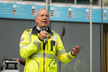 Piazza Città di Lombardia nel corso dell’evento di formazione organizzato da Areu e dedicato ai dipendenti regionali per la rianimazione: in foto l’assessore al Welfare Guido Bertolaso