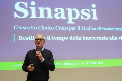 In foto l’assessore Bertolaso a Palazzo Lombardia per la presentazione del progetto Sinapsi