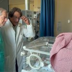 Il direttore di Niguarda, Stefano Martinelli (al centro), aggiorna sulle condizioni di Leone, il bambino ritrovato a Cinisello Balsano