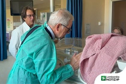L'assessore Bertolaso in visita a Niguarda al bambino abbandonato che è in condizioni stabili