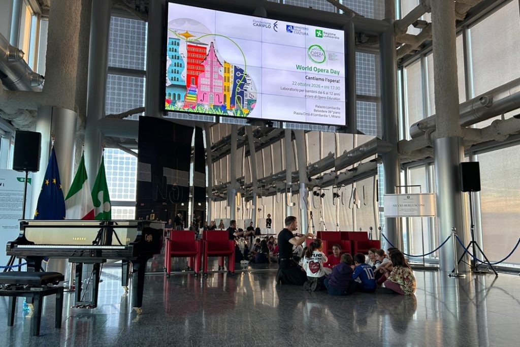 Un momento del laboratorio per i bambini al Belvedere di Palazzo Lombardia