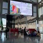 Un momento del laboratorio per i bambini al Belvedere di Palazzo Lombardia