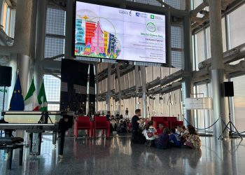 Un momento del laboratorio per i bambini al Belvedere di Palazzo Lombardia