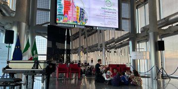 Un momento del laboratorio per i bambini al Belvedere di Palazzo Lombardia
