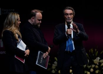 Il presidente della Lombardia Caruso durante il suo intervento sul palco del Teatro La Scala nell'ambito dell'evento Futura 2026