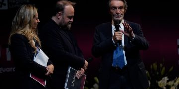 Il presidente della Lombardia Caruso durante il suo intervento sul palco del Teatro La Scala nell'ambito dell'evento Futura 2026