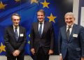 Il foto il presidente di Regione Lombardia Attilio Fontana, il vicepresidente commissione Ue Raffaele Fitto e il sottosegretario Raffaele Cattaneo a Bruxelles dopo un incontro bilaterale sulle politiche di coesione