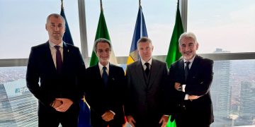 In foto il presidente della Regione Lombardia Attilio Fontana e il sottosegretario Cattaneo all’incontro con l’ambasciatore e il console dell’Ucraina