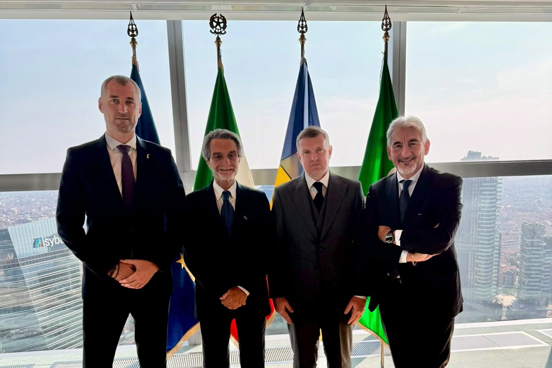 In foto il presidente della Regione Lombardia Attilio Fontana e il sottosegretario Cattaneo all’incontro con l’ambasciatore e il console dell’Ucraina