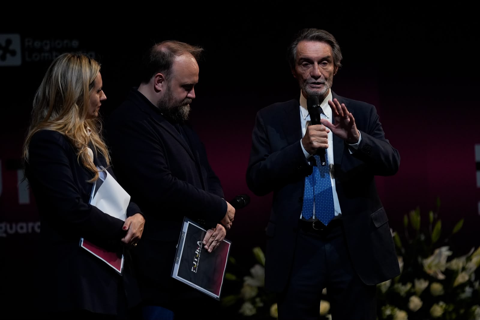Il presidente della Lombardia Caruso durante il suo intervento sul palco del Teatro La Scala nell'ambito dell'evento Futura 2026