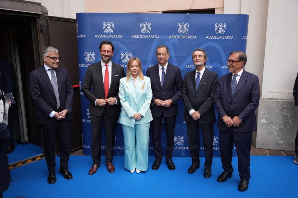 In foto la conferenza di Assolombarda al Teatro Dal Verme di Milano con i rappresentanti istituzionali, tra cui il presidente della Regione Lombardia Attilio Fontana