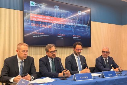 Regione Lombardia (nella foto, secondo da sinistra l'assessore regionale Guido Guidesi) approva la terza Zona di Innovazione e Sviluppo: a Milano nascerà Officina AI con focus sull'intelligenza artificiale.